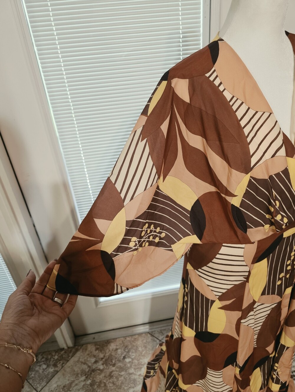Hutch Anthropologie Abstract Brown Yellow Wrap Maxi Dress Kimono Sleeve Size Sma - Picture 4 of 7